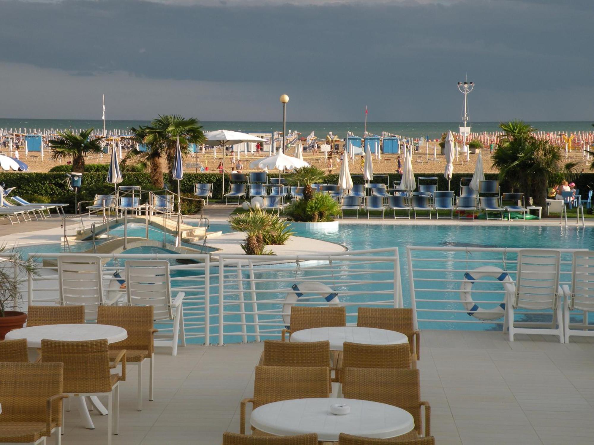 Majestic Beach Hotel & Wellness ビビオーネ エクステリア 写真