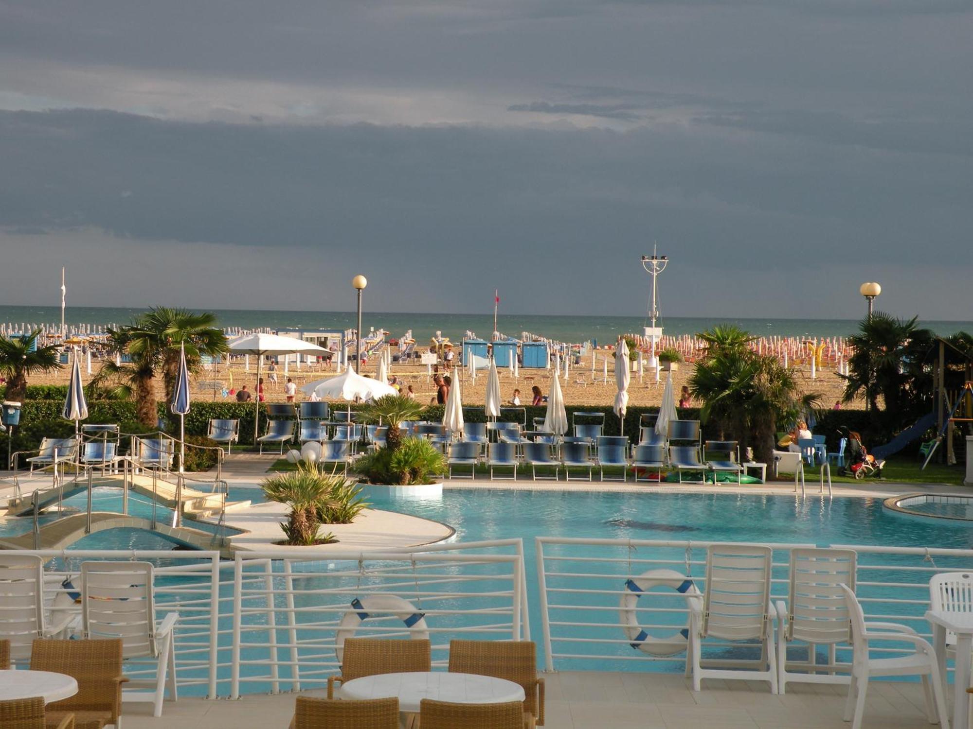 Majestic Beach Hotel & Wellness ビビオーネ エクステリア 写真