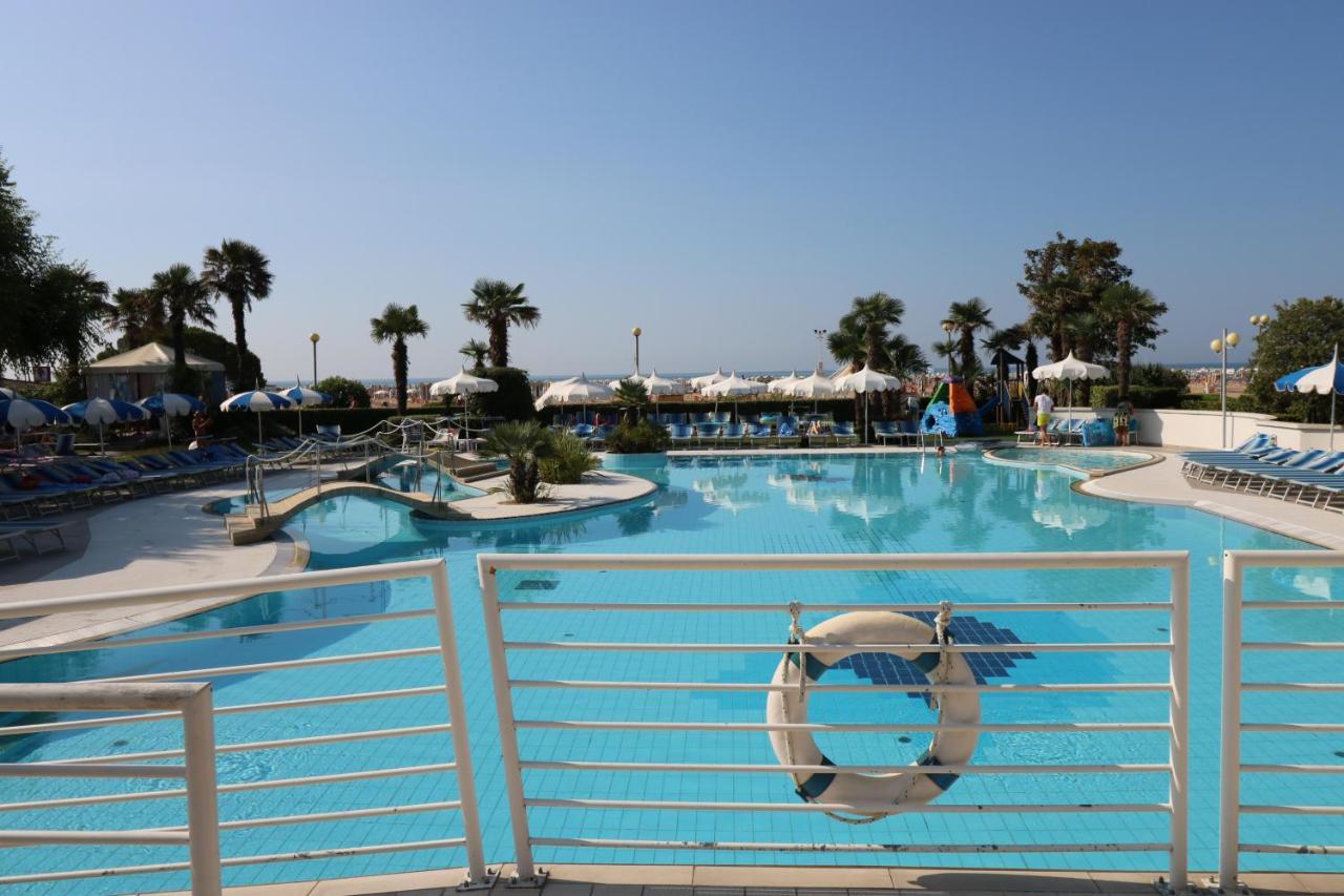 Majestic Beach Hotel & Wellness ビビオーネ エクステリア 写真